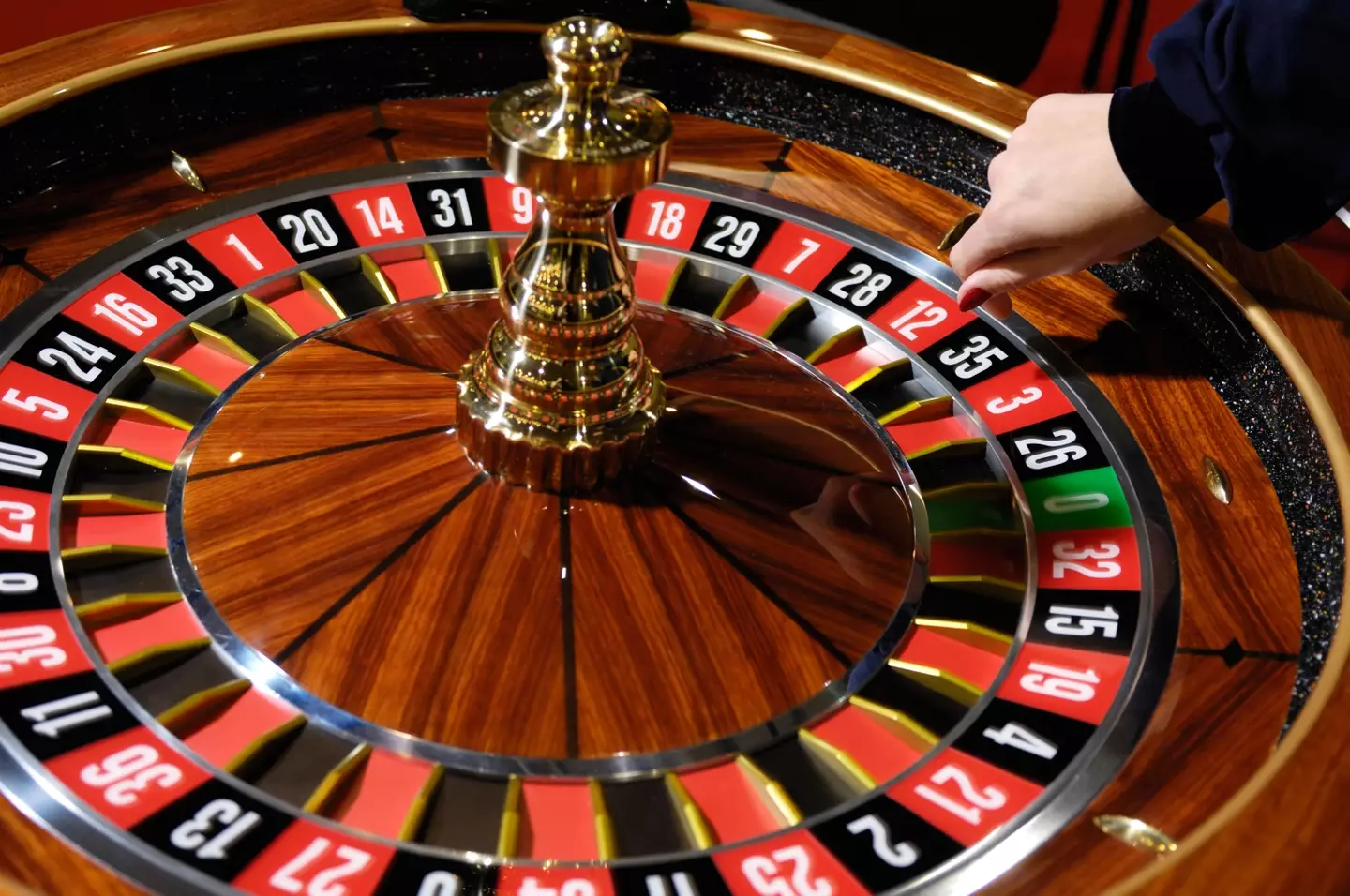 Man who earned more than $1.2 million on roulette wheels almost bankrupted a casino - UNILAD